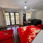 Selis Manor