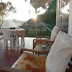 Woods Hut Homestay Nuwara Eliya