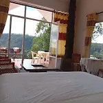 Homestay Woods Hut Nuwara Eliya
