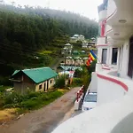 Yoho Toppass Breeze Hotel
