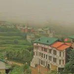 Yoho Toppass Breeze Hotel