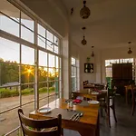 Misthill Rest - Lavish Hotel