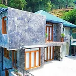 Hummingbird Hill * Nuwara Eliya