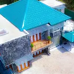 Hummingbird Hill Villa *