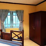 Hillcrest Villa