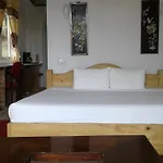 Woods Hut Homestay Nuwara Eliya