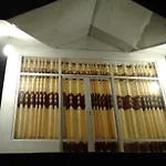 Homestay Woods Hut *