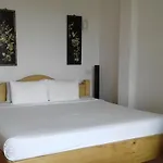 Woods Hut Homestay Nuwara Eliya