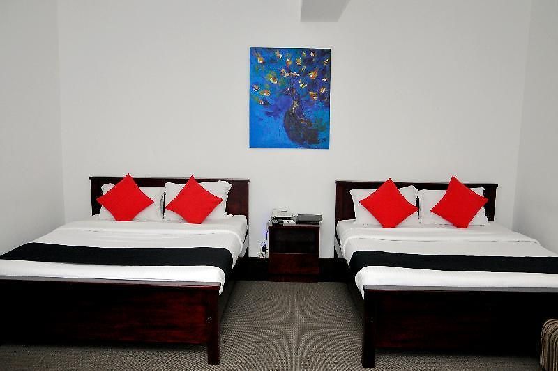Capital O 281 Laa Adams Hotel 3*