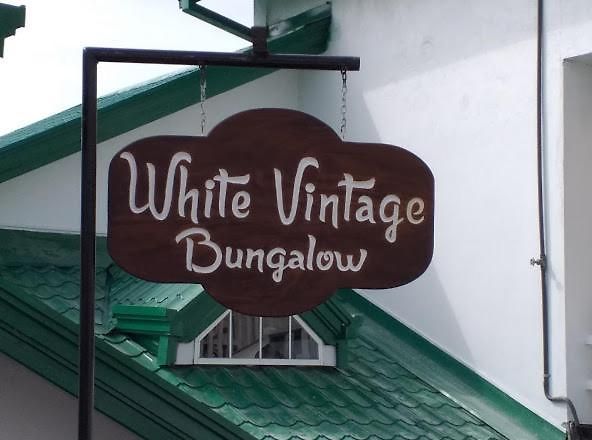 White Vintage Bunglow Hotel *