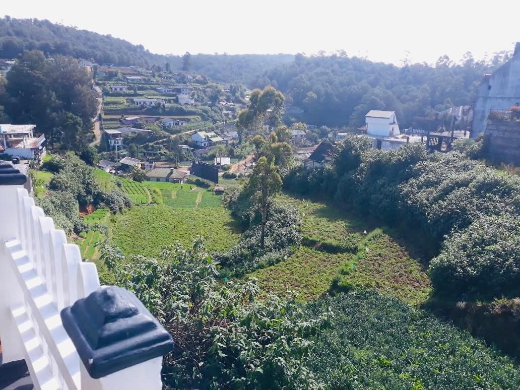 White Vintage Bunglow Nuwara Eliya