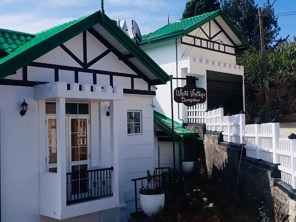 Hotel White Vintage Bunglow *