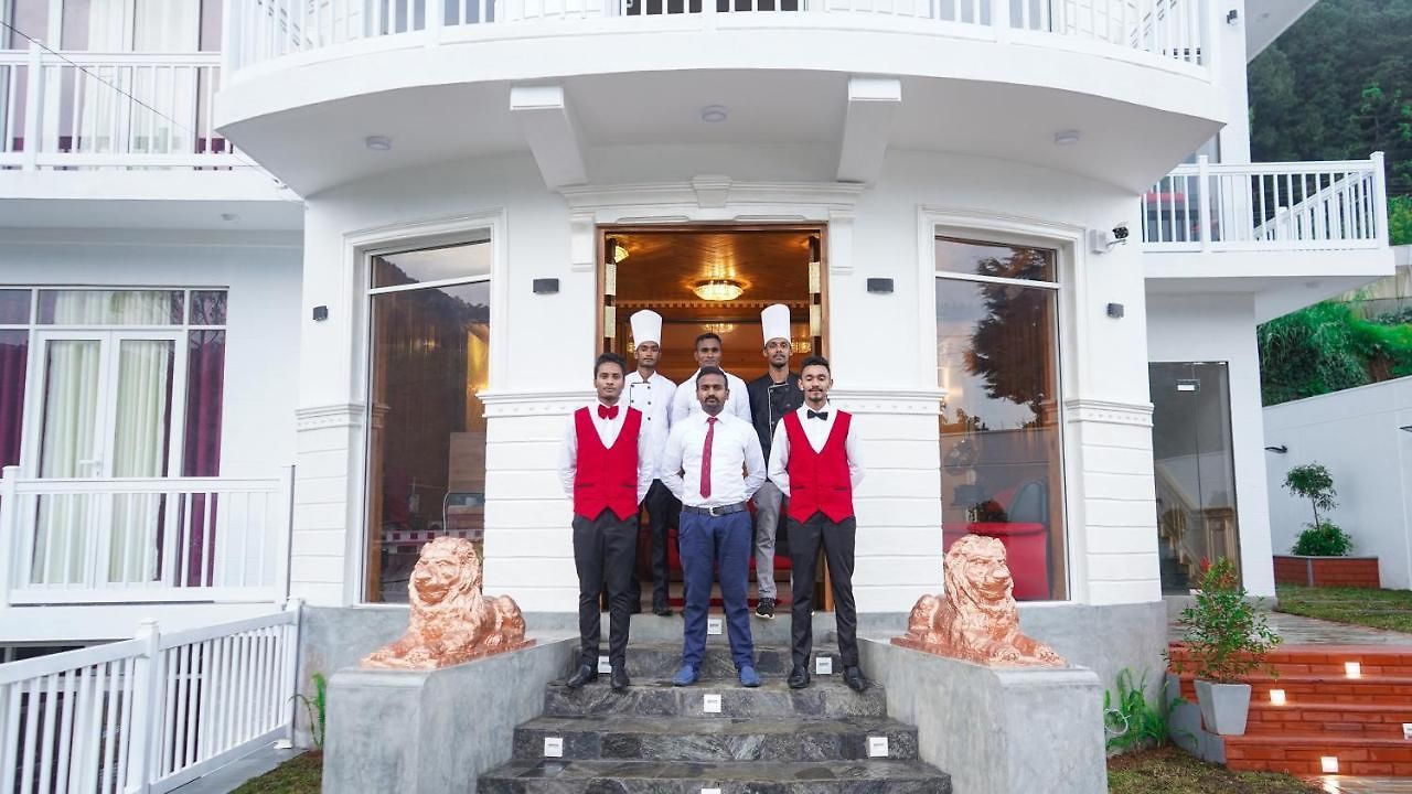 Twin Red - Luxury With Mountain View