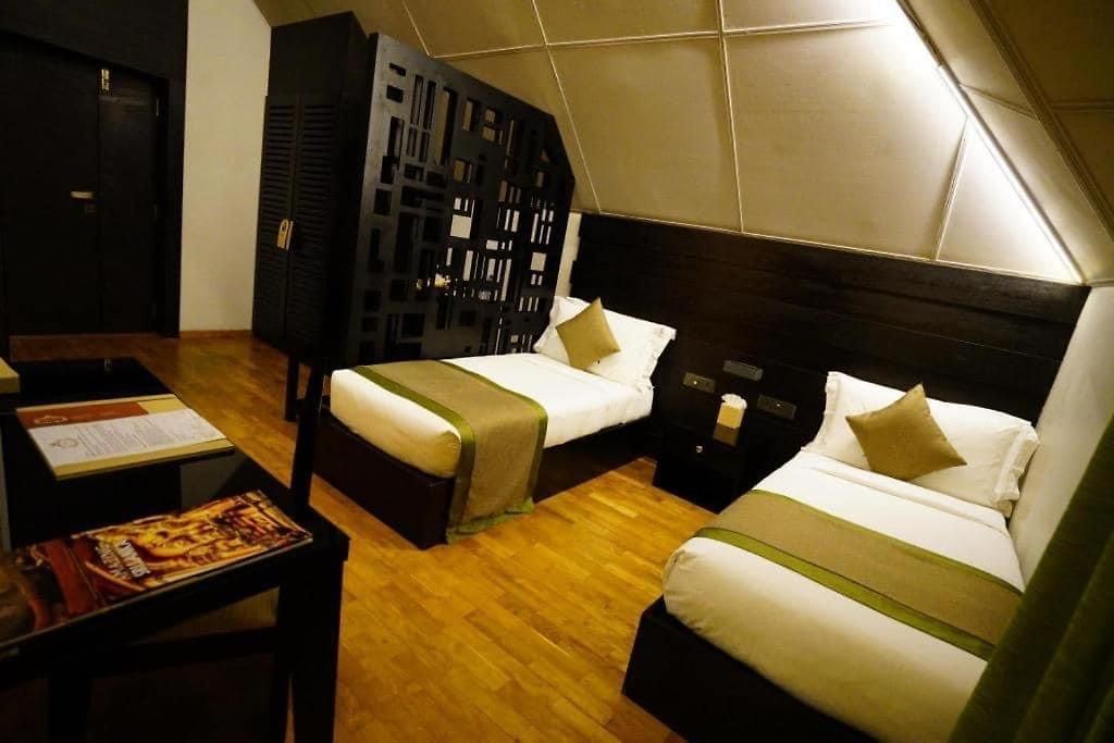 Victoria Court Hotel 3*