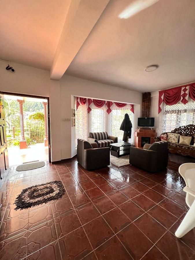 Hill Top Inn Guest house *