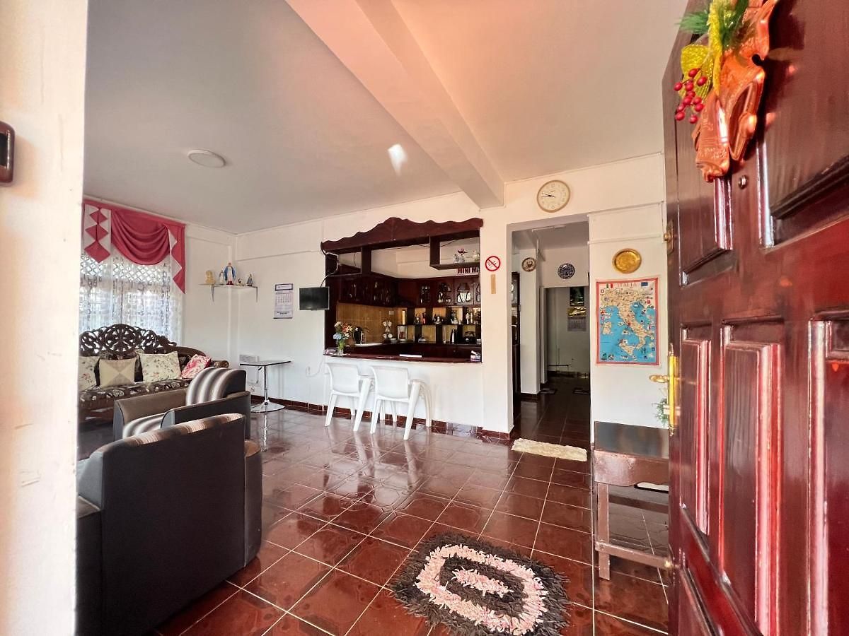 Hill Top Inn Guest house *