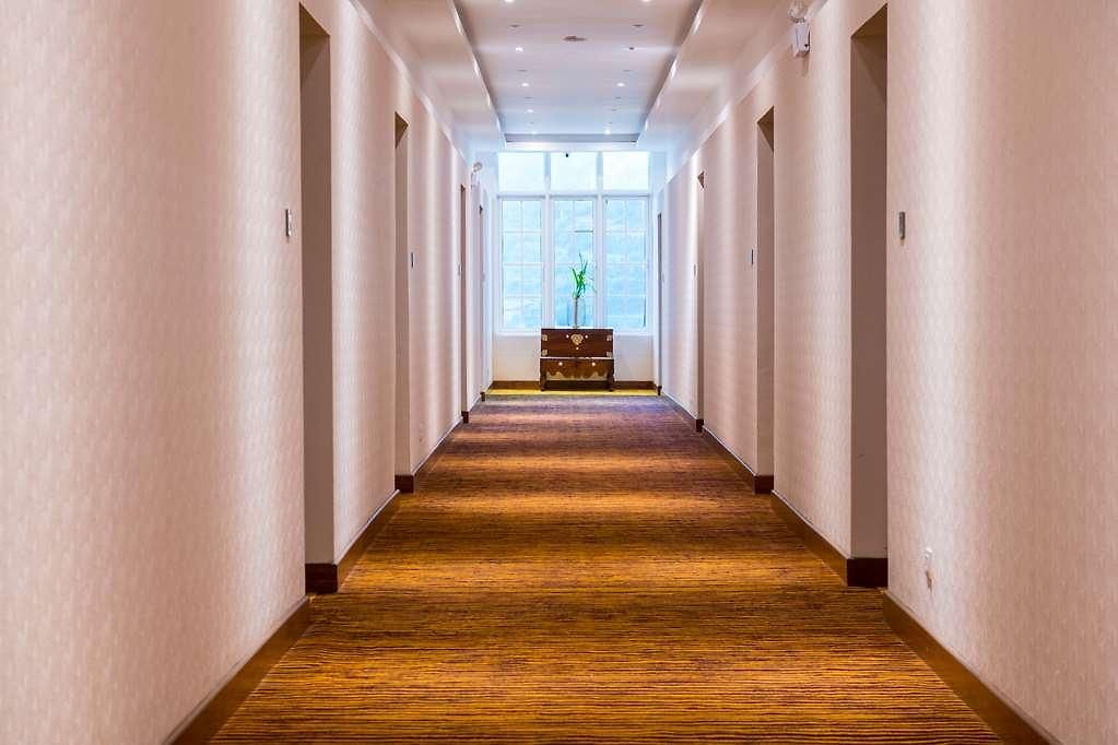 The Golden Ridge Hotel