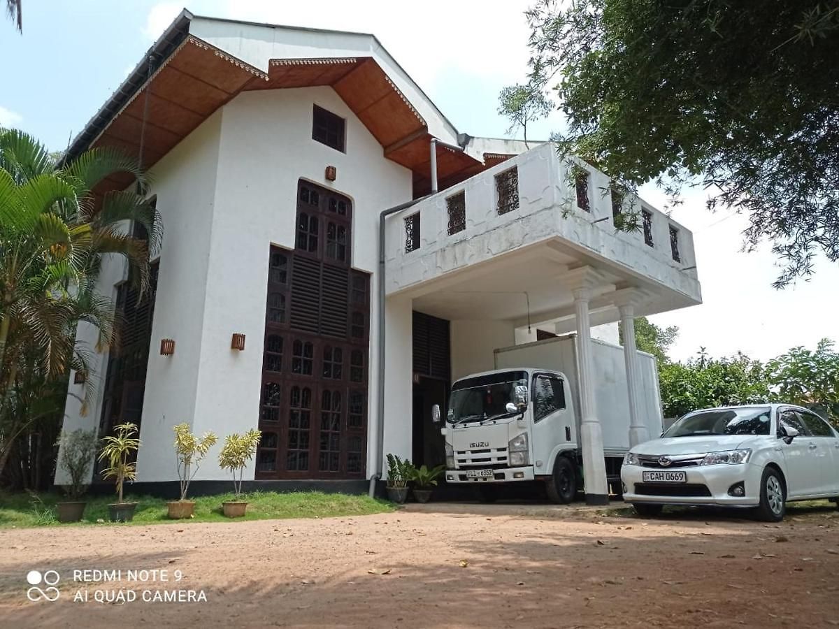 Crown Homestay *
