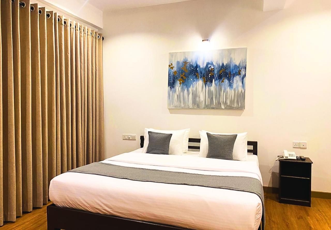 Hotel Queens Mount Glen Heights 2*