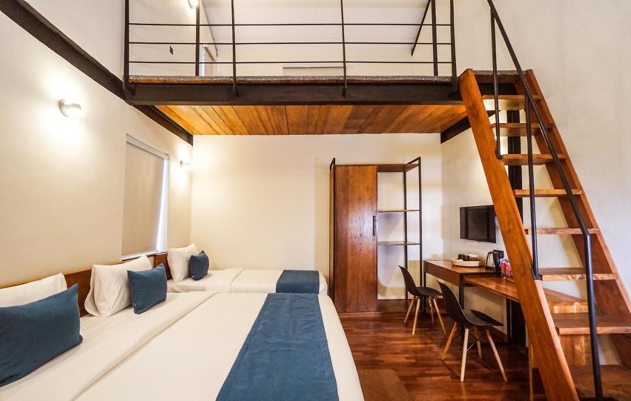 Hotel Bulwark *