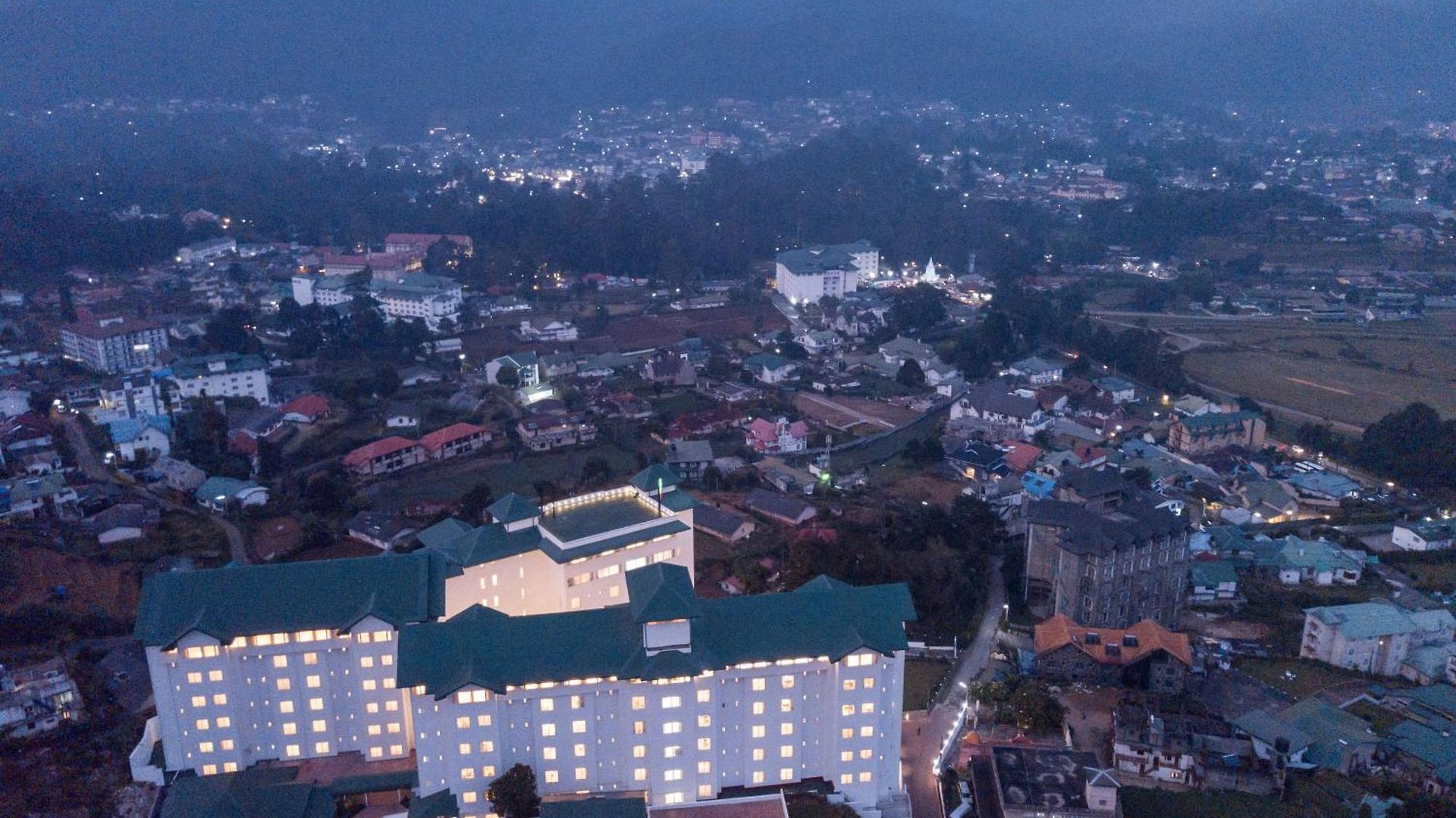 Hotel Araliya Red - Budget Friendly Hotel- Where Find Stunning 360 Panoramic View Of