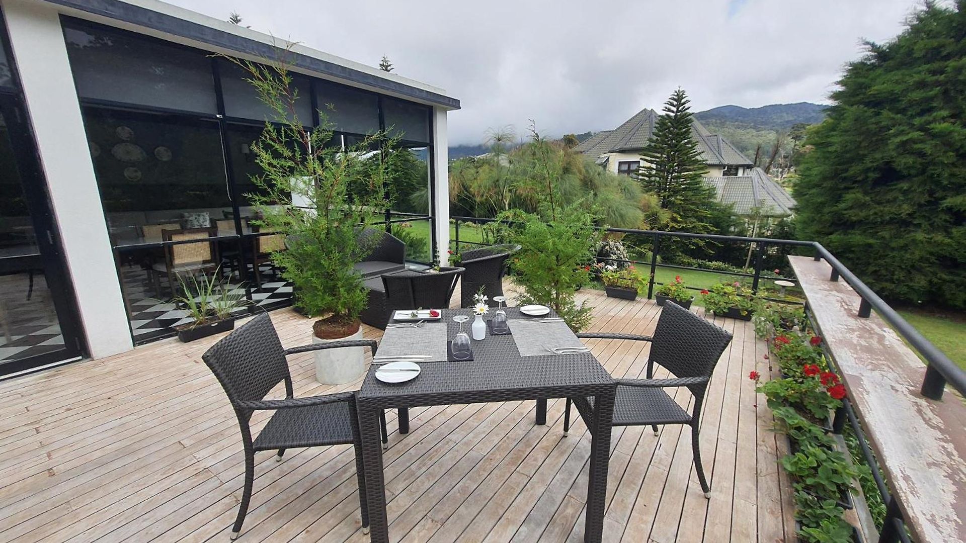Chimneys Hotel 5*