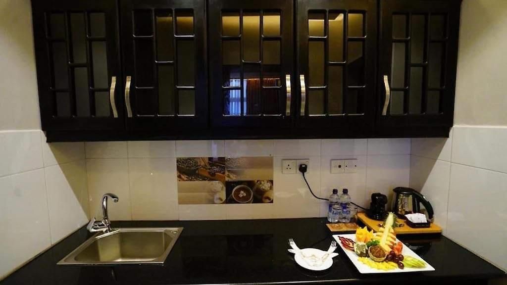 Victoria Court Hotel 3*