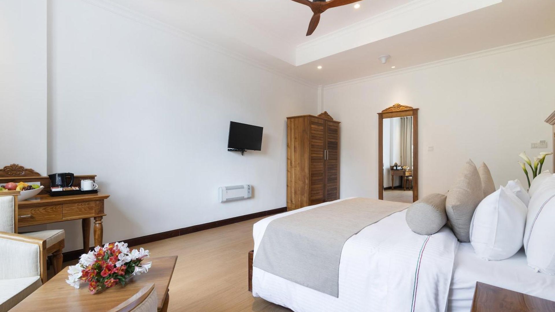 Araliya Red - Budget Friendly Hotel- Where Find Stunning 360 Panoramic View Of Hotel Nuwara Eliya
