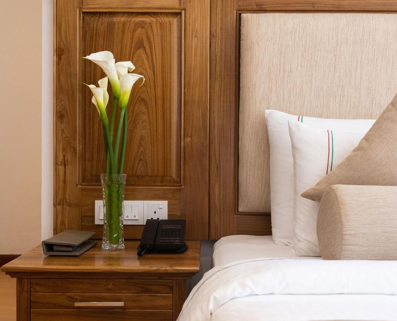 Hotel Araliya Red - Budget Friendly Hotel- Where Find Stunning 360 Panoramic View Of Nuwara Eliya