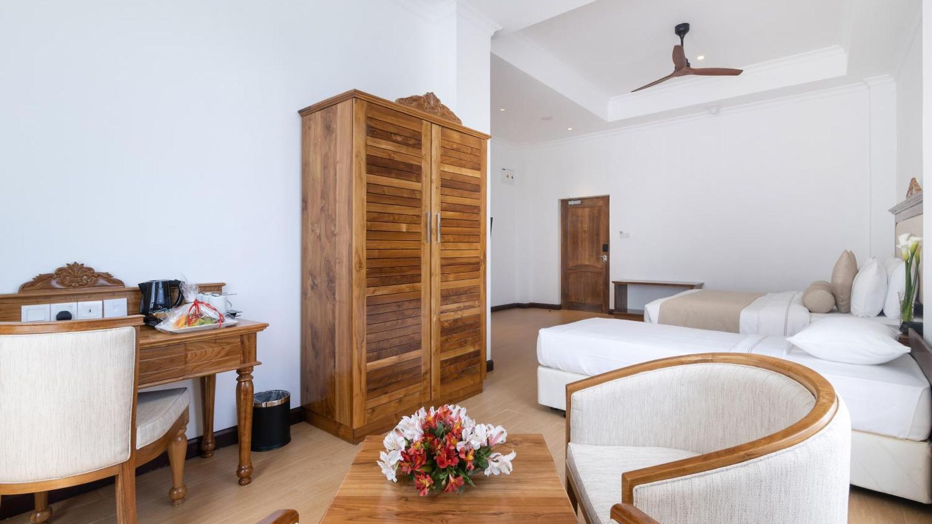 Araliya Red - Budget Friendly Hotel- Where Find Stunning 360 Panoramic View Of
