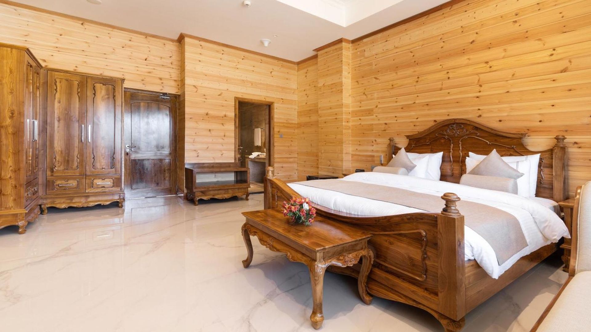 Araliya Red - Budget Friendly Hotel- Where Find Stunning 360 Panoramic View Of Hotel