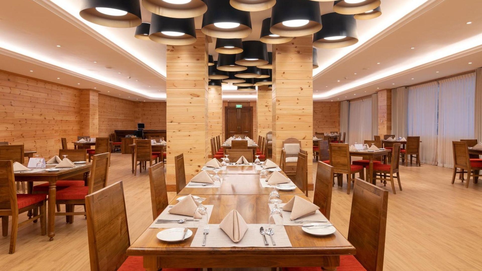 Araliya Red - Budget Friendly Hotel- Where Find Stunning 360 Panoramic View Of Hotel Nuwara Eliya