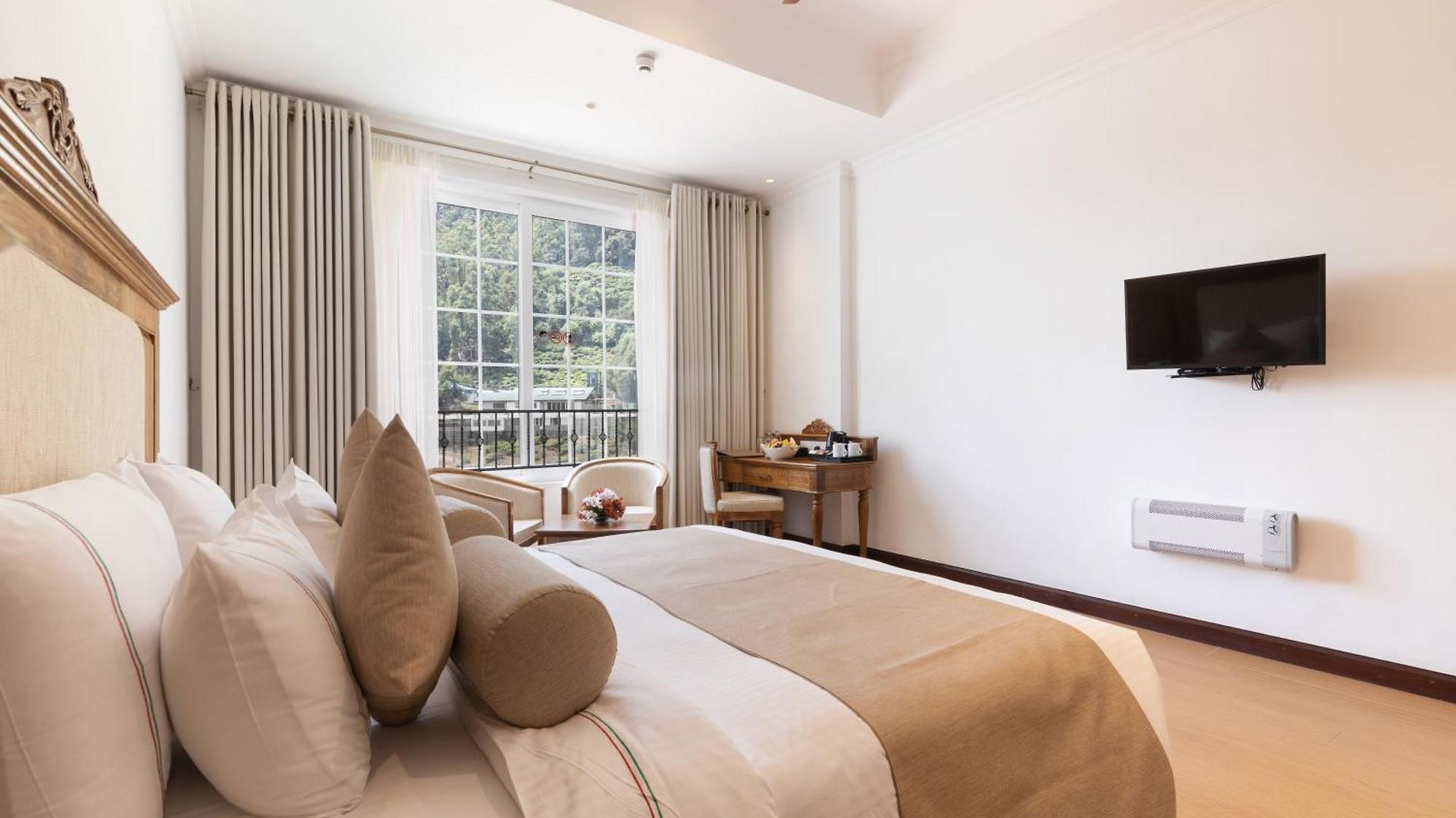 Araliya Red - Budget Friendly Hotel- Where Find Stunning 360 Panoramic View Of 4* Nuwara Eliya