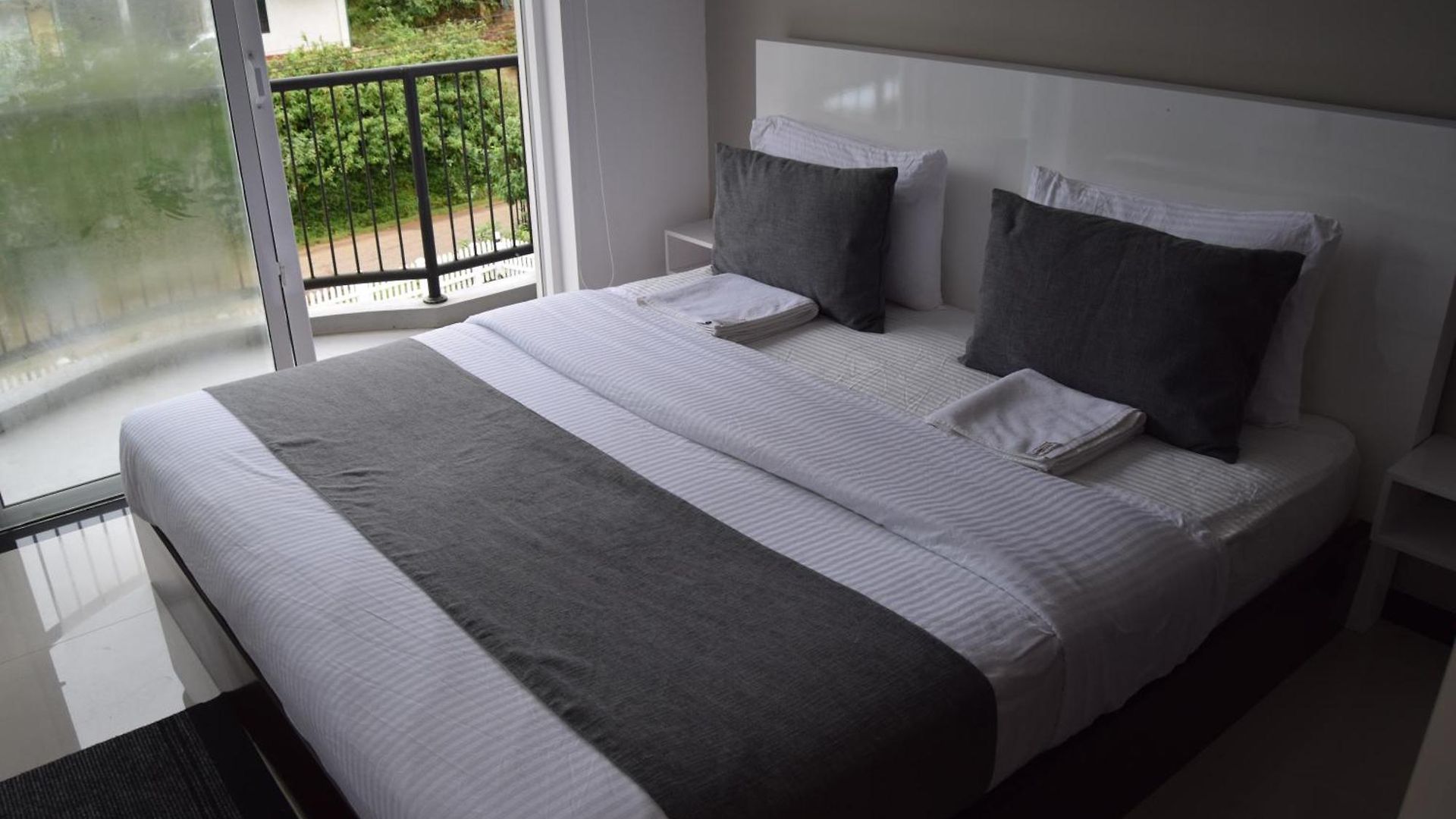 Infinity By Infinity Apartment