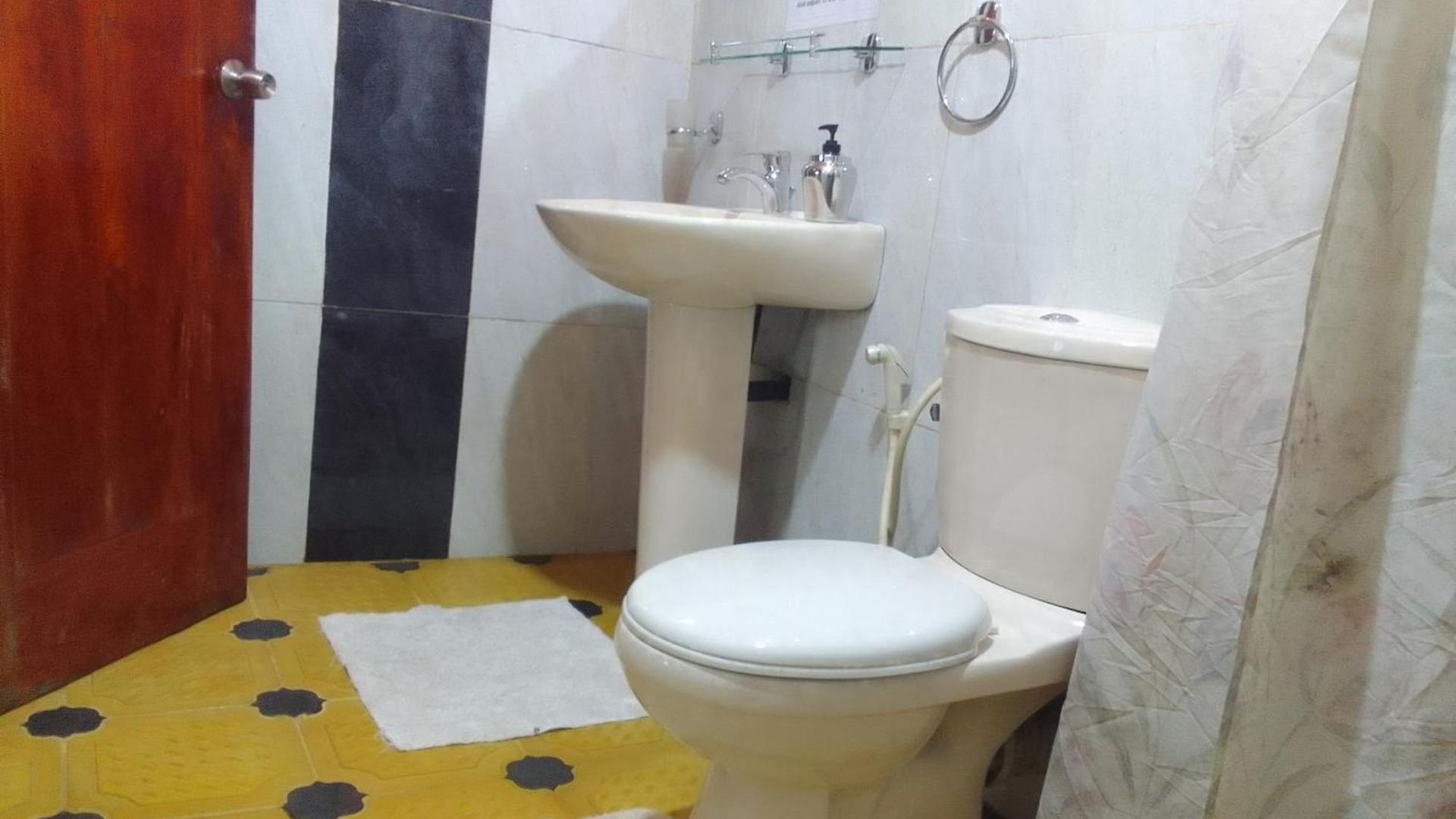 Red Wood Guest house 3*