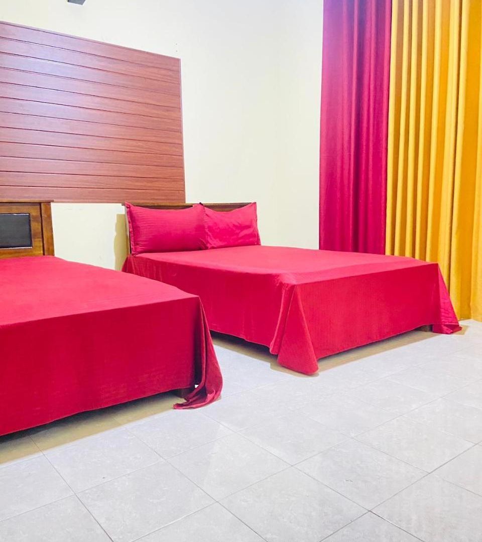 Crown Homestay *