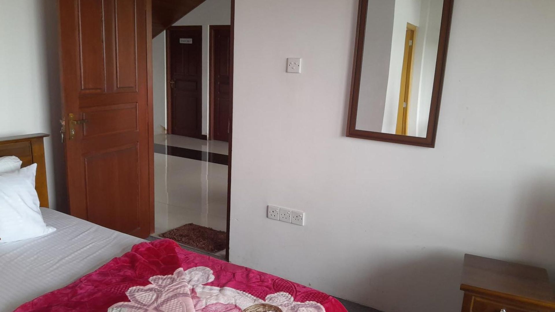 Creek View Hotel *