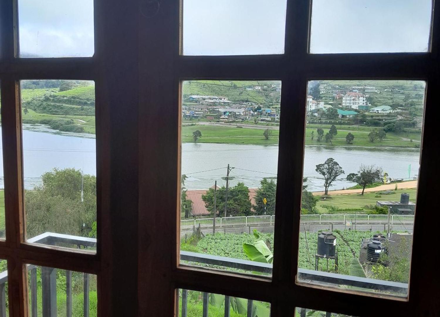Hotel Creek View *