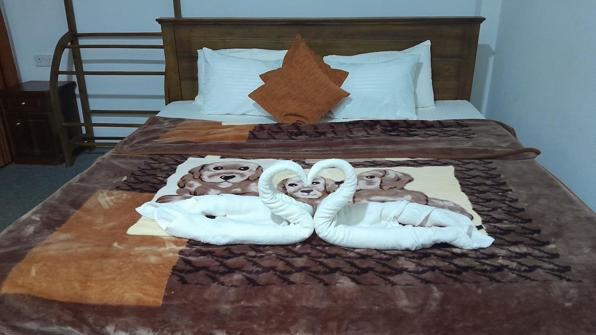 Creek View Hotel *