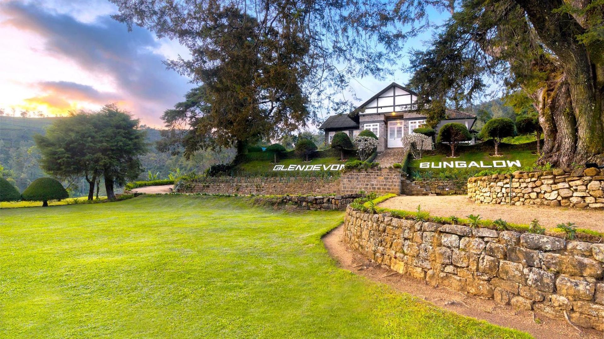 Scottish Planter Bungalow- Thema Collection Villa *