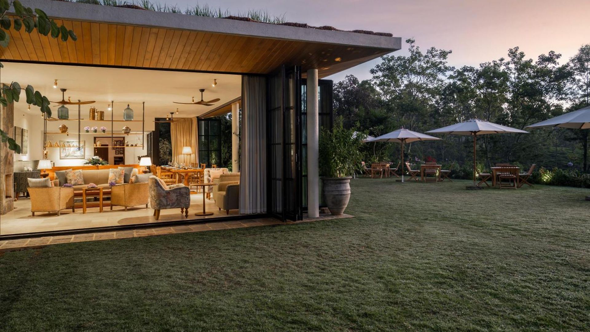 Stafford Bungalow - Exclusive Luxury Within A Private Tea Estate Villa
