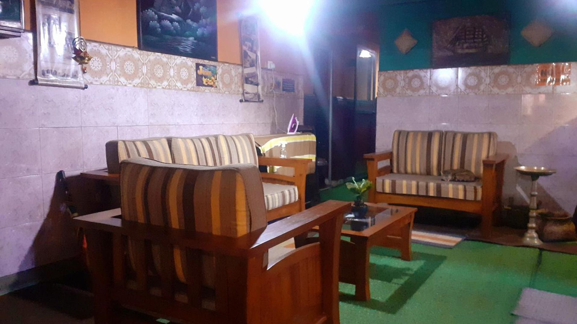 Cool Land Hot Hut & Restaurant Guest house