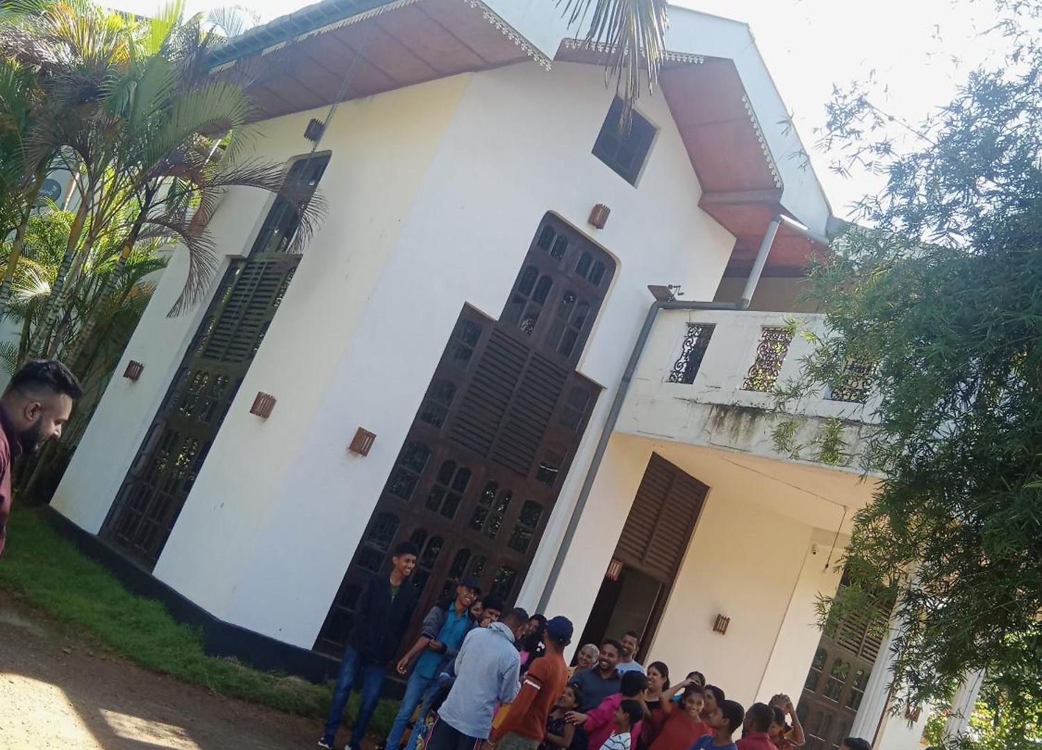 Crown Homestay