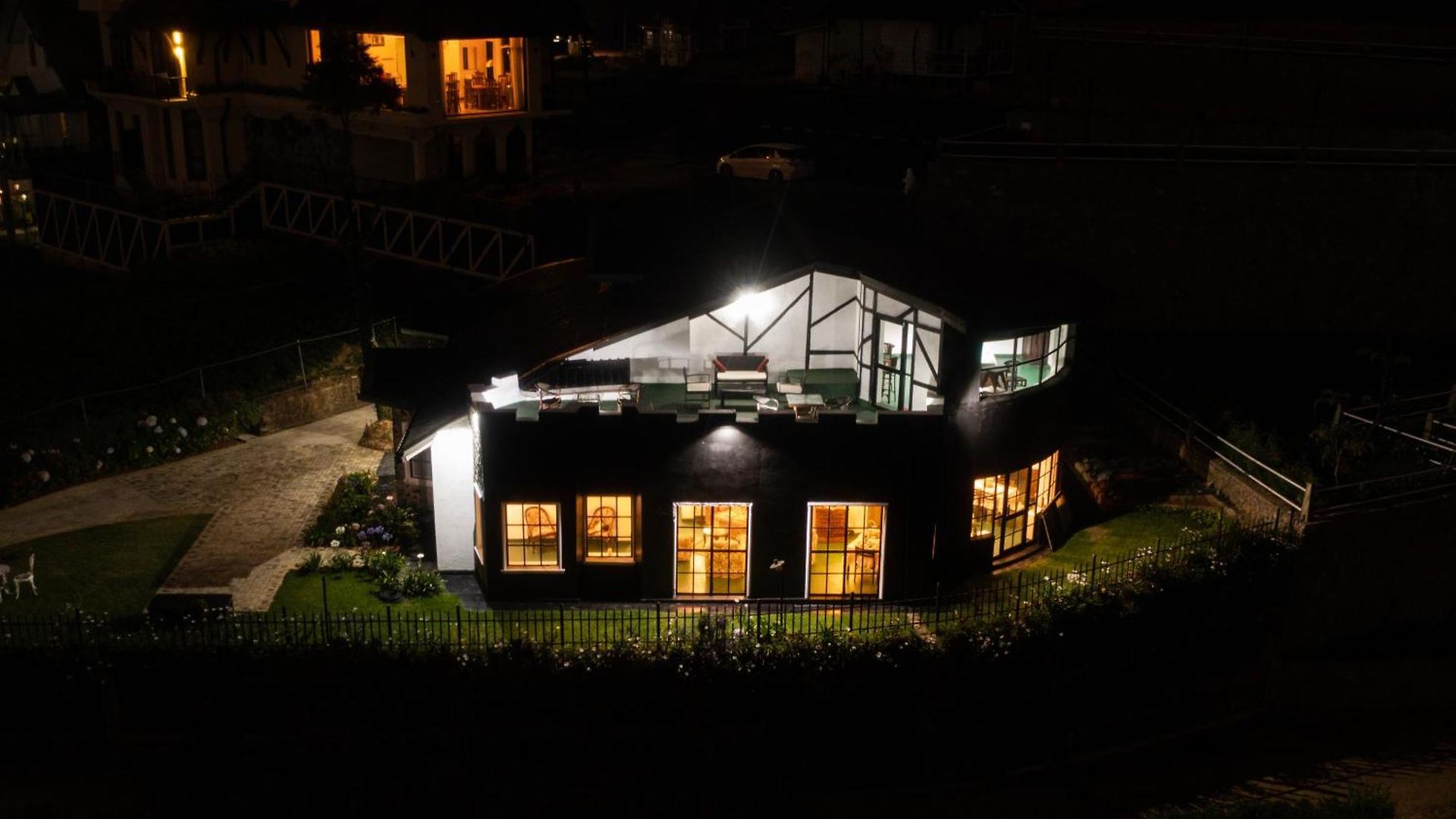 Dover Hotel *