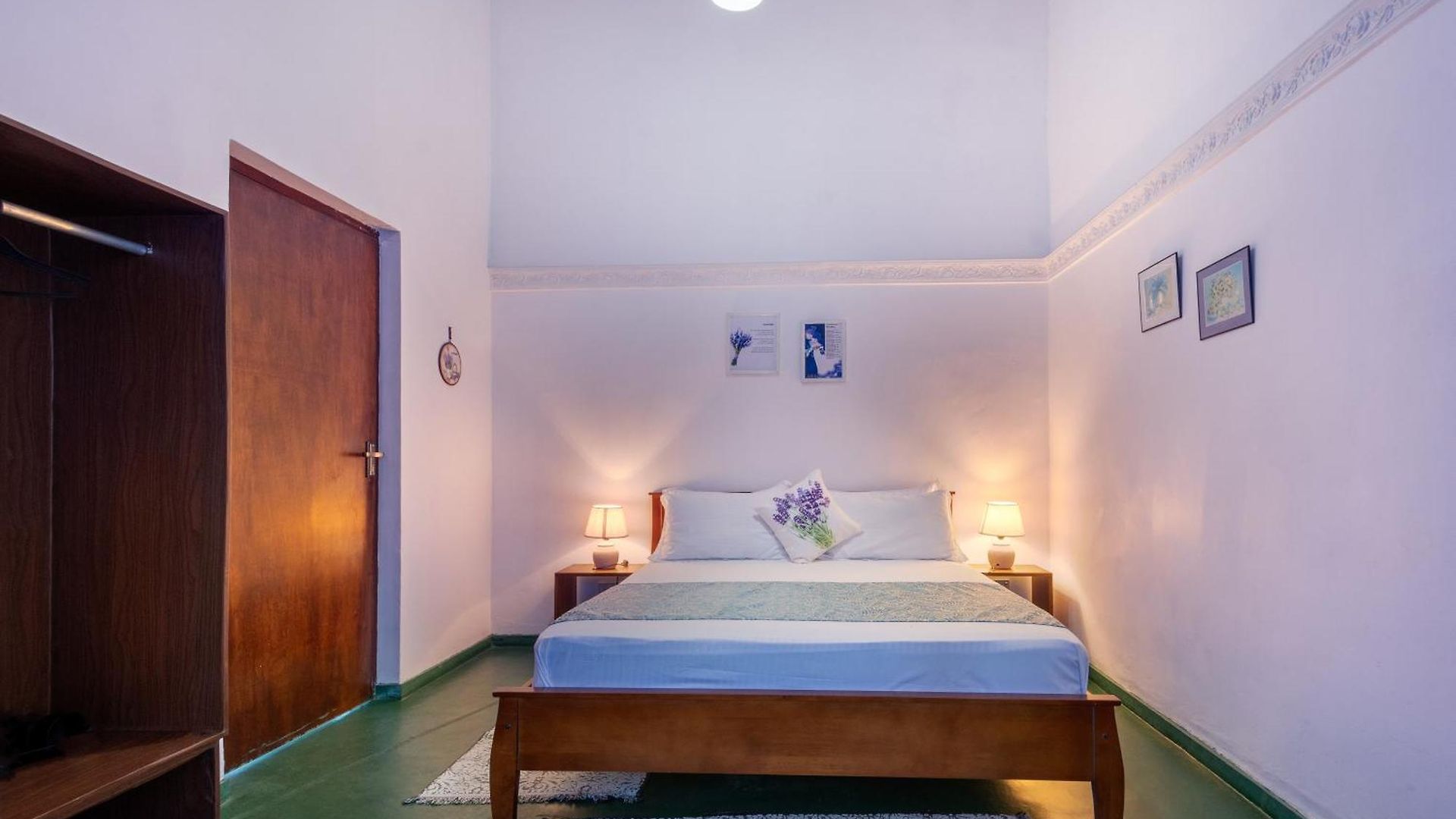 Dover Hotel *