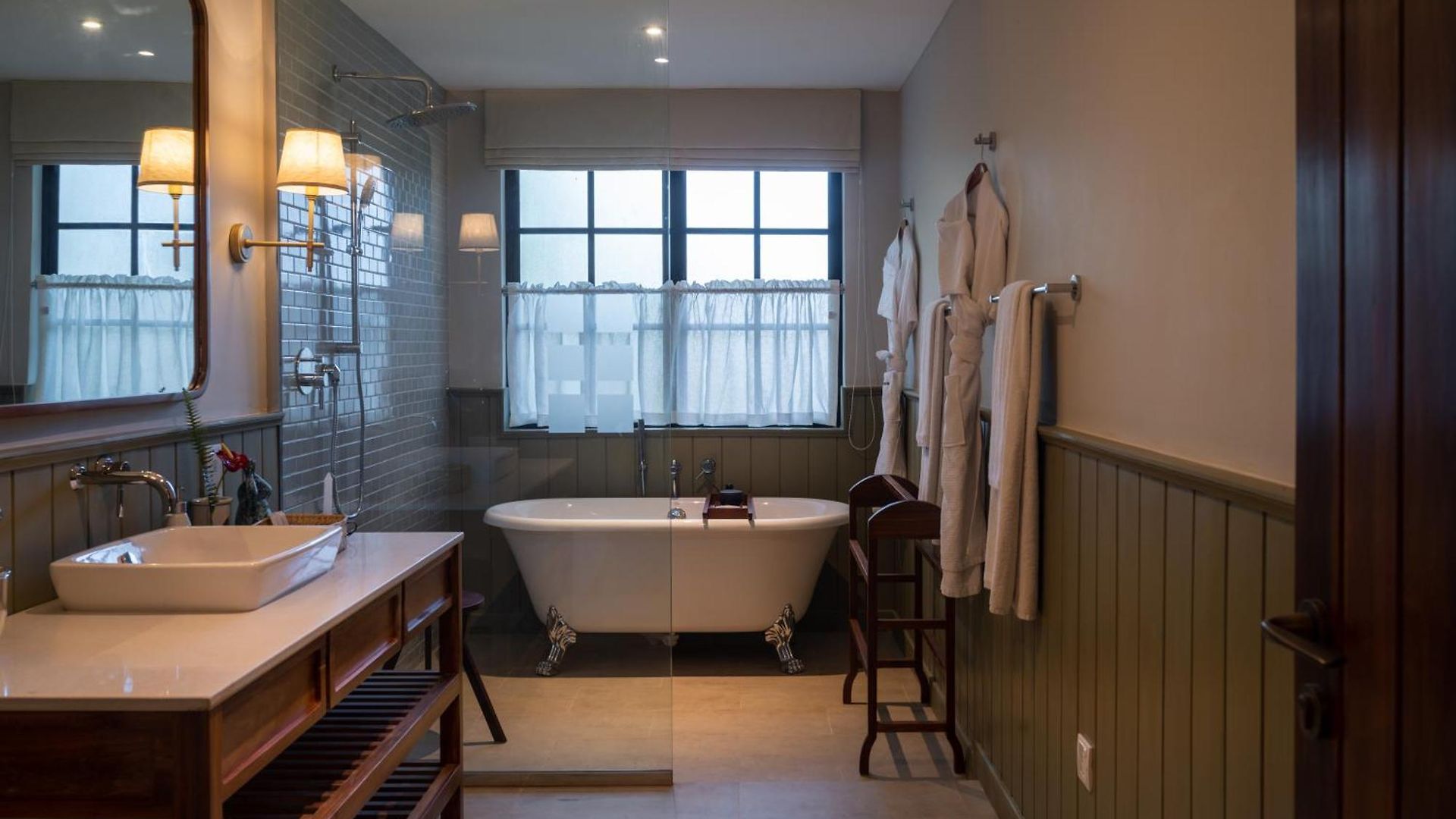 Stafford Bungalow - Exclusive Luxury Within A Private Tea Estate *