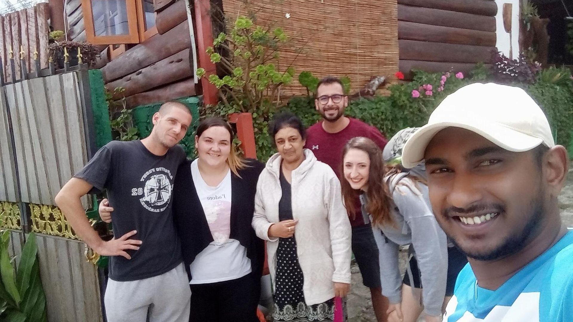 20/20 Wood Homestay