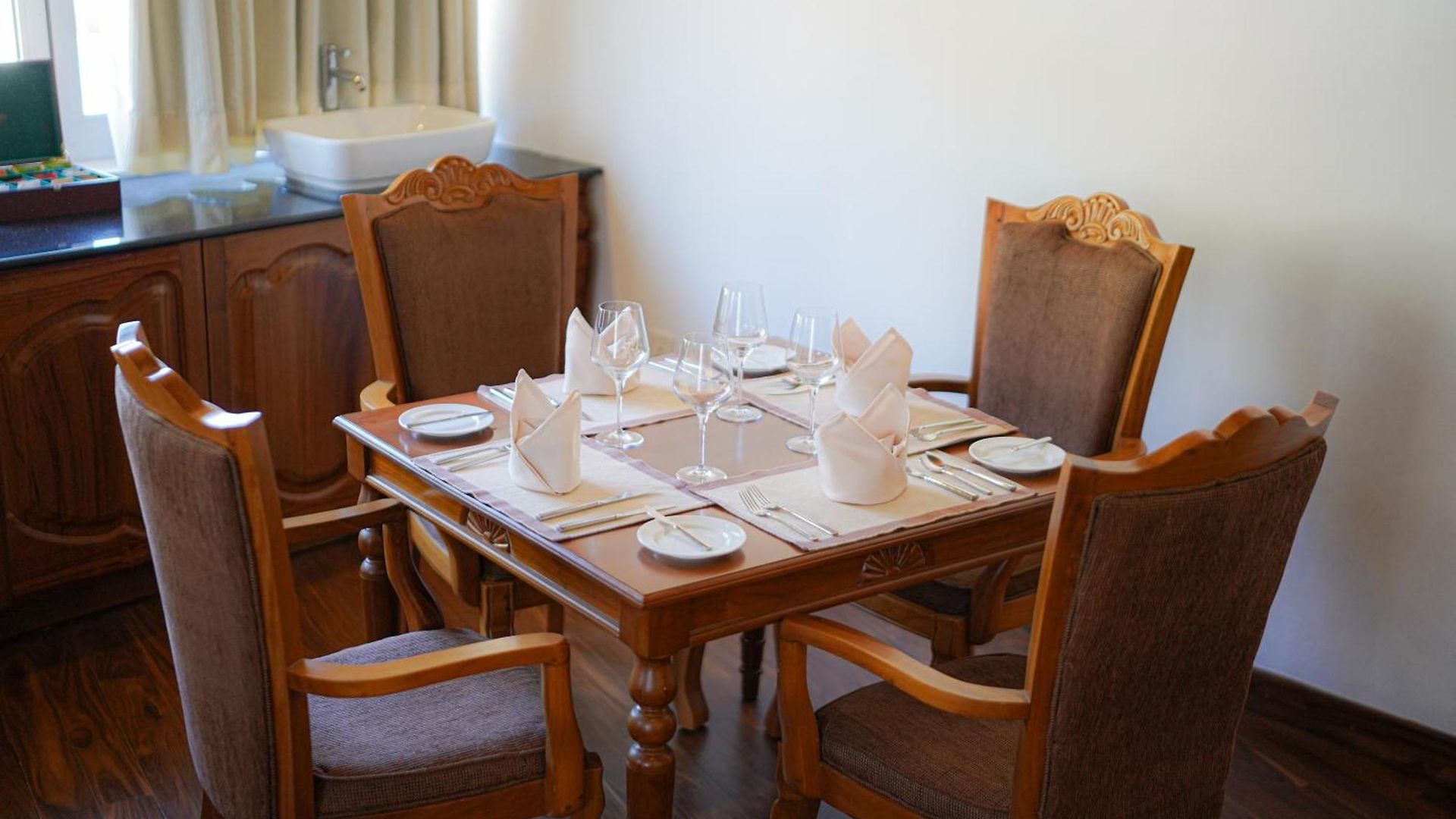 Hotel Araliya Hills - Where Historic Charm Mingles With Natural Beauty Nuwara Eliya