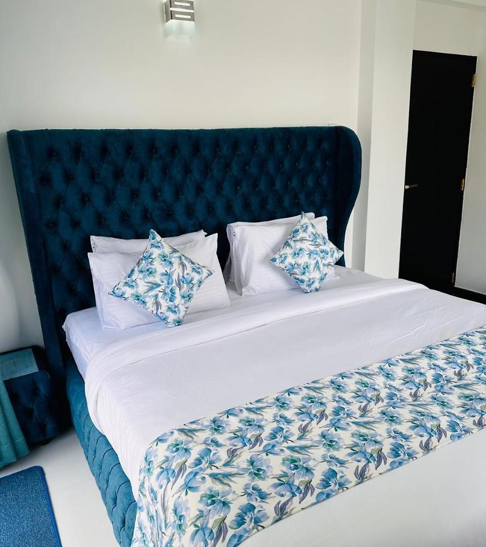 Mariners Apartment