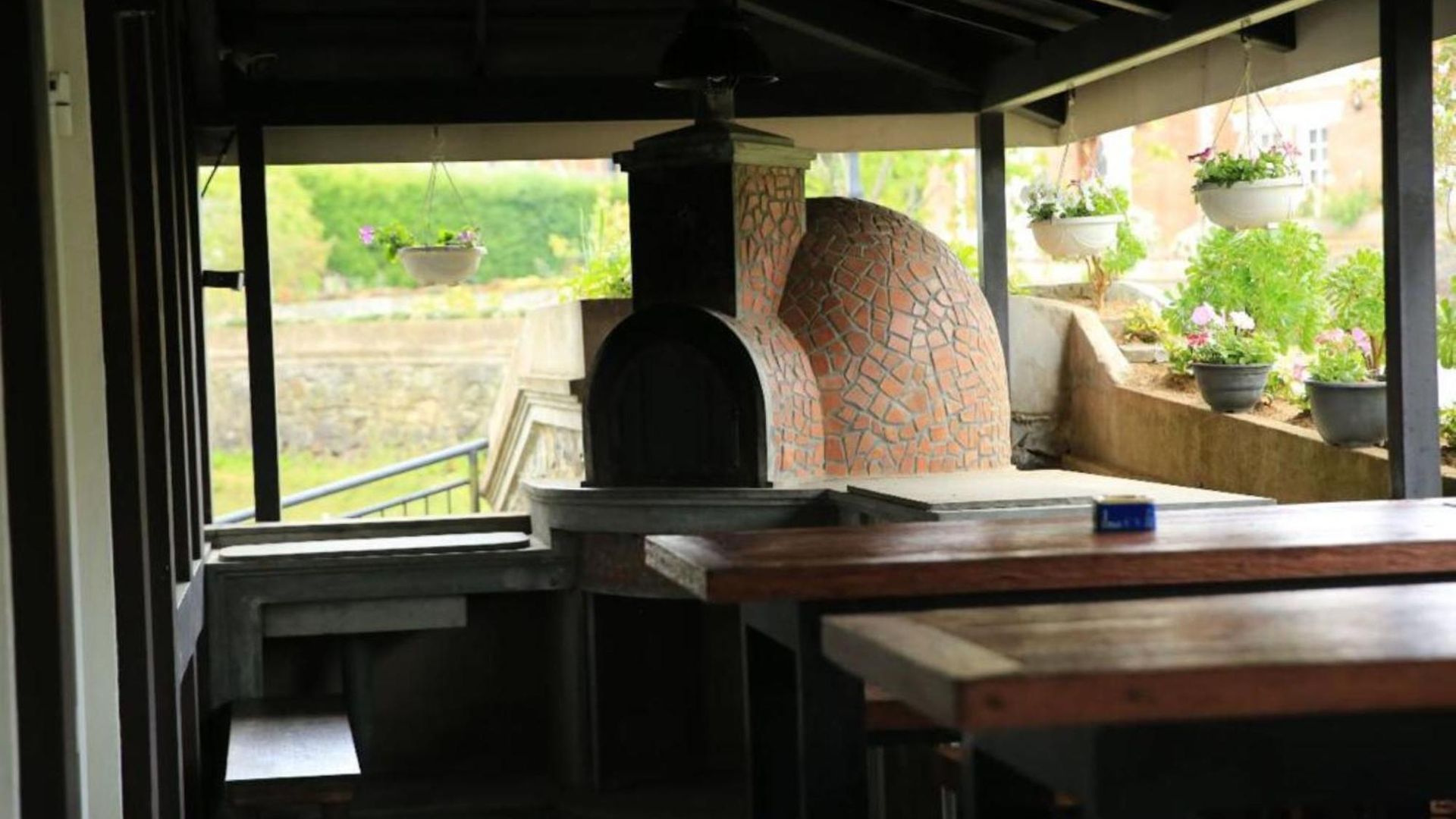Pedro Barn At Little England Hotel *